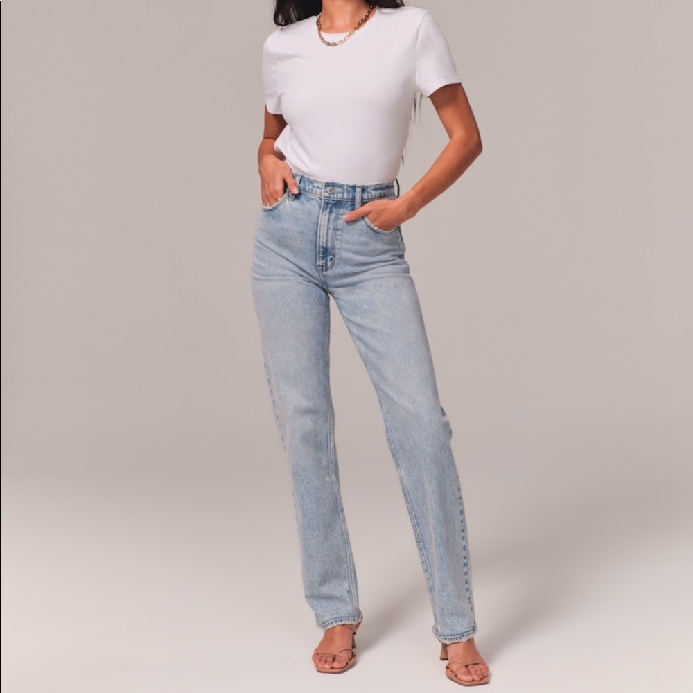 Abercrombie & Fitch The 90s Straight Ultra High Rise Jean Curve Love
